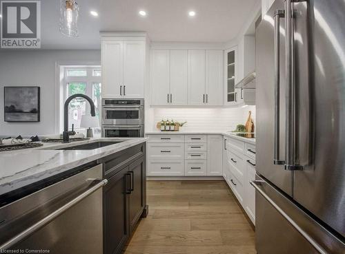 102 Dawson Street, Waterloo, ON - Indoor Photo Showing Kitchen With Upgraded Kitchen