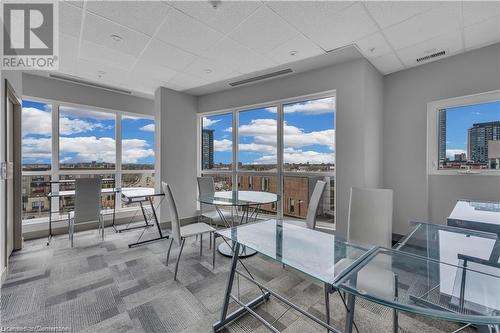 1 Victoria Street Unit# 1602, Kitchener, ON - Indoor Photo Showing Dining Room