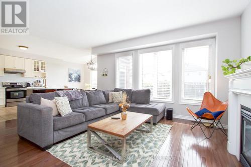 11 Oke Road, Clarington (Courtice), ON - Indoor Photo Showing Living Room