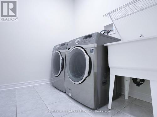 172 Durhamview Crescent, Whitchurch-Stouffville, ON - Indoor Photo Showing Laundry Room