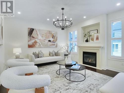 172 Durhamview Crescent, Whitchurch-Stouffville, ON - Indoor Photo Showing Living Room With Fireplace