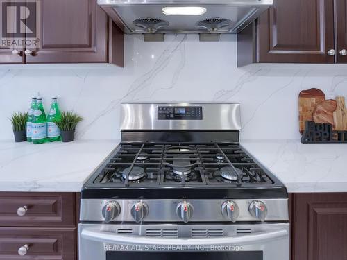 172 Durhamview Crescent, Whitchurch-Stouffville, ON - Indoor Photo Showing Kitchen