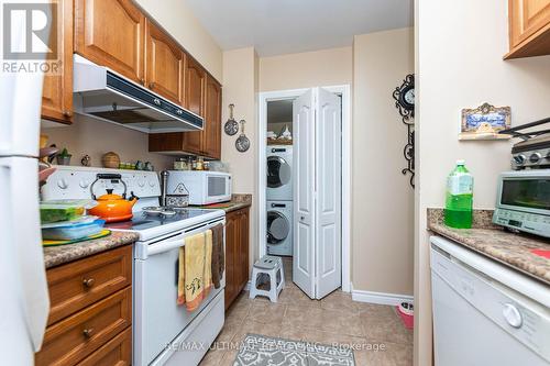 612 - 2088 Lawrence Avenue W, Toronto, ON - Indoor Photo Showing Kitchen