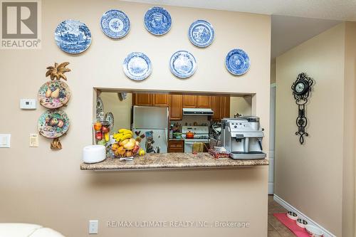 612 - 2088 Lawrence Avenue W, Toronto, ON - Indoor Photo Showing Kitchen