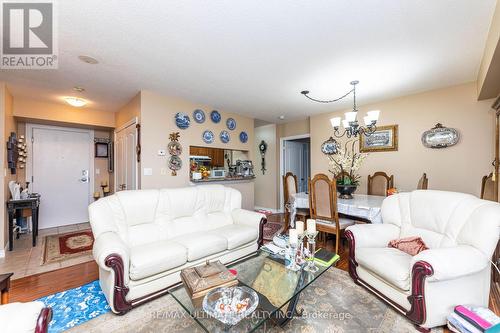 612 - 2088 Lawrence Avenue W, Toronto, ON - Indoor Photo Showing Living Room