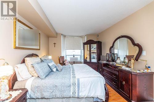 612 - 2088 Lawrence Avenue W, Toronto, ON - Indoor Photo Showing Bedroom