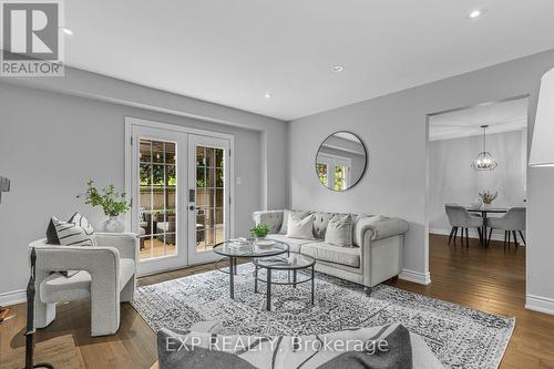 3020 Oka Road, Mississauga, ON - Indoor Photo Showing Living Room