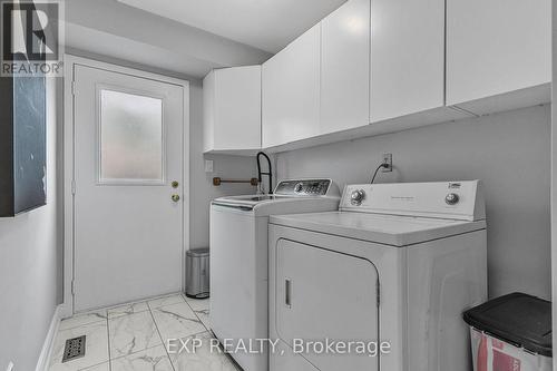 3020 Oka Road, Mississauga, ON - Indoor Photo Showing Laundry Room