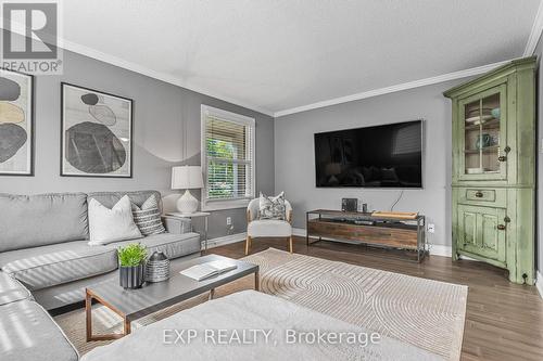 3020 Oka Road, Mississauga, ON - Indoor Photo Showing Living Room