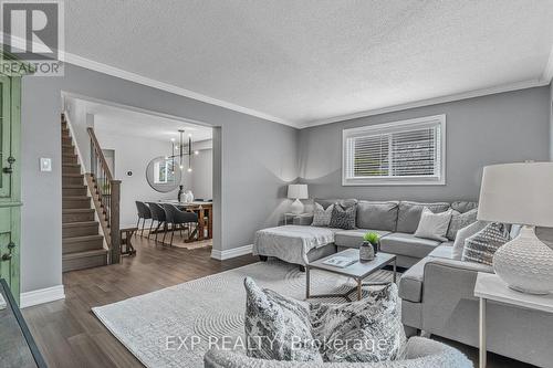 3020 Oka Road, Mississauga, ON - Indoor Photo Showing Living Room