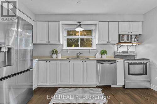 3020 Oka Road, Mississauga, ON - Indoor Photo Showing Kitchen