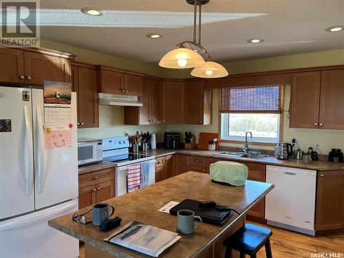 Boon Acreage, Gravelbourg Rm No. 104, SK - Indoor Photo Showing Kitchen With Double Sink