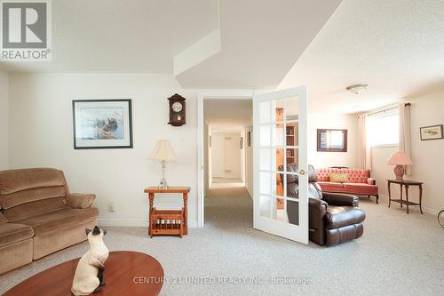 1538 Ireland Drive, Peterborough (Monaghan), ON - Indoor Photo Showing Living Room