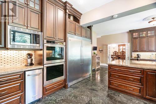 1826 Quantz Crescent, Innisfil, ON - Indoor Photo Showing Kitchen