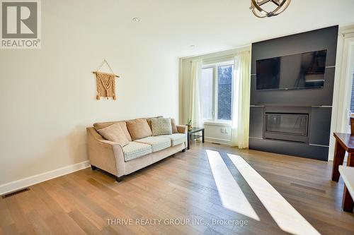 54 - 499 Sophia Crescent, London, ON - Indoor Photo Showing Living Room With Fireplace