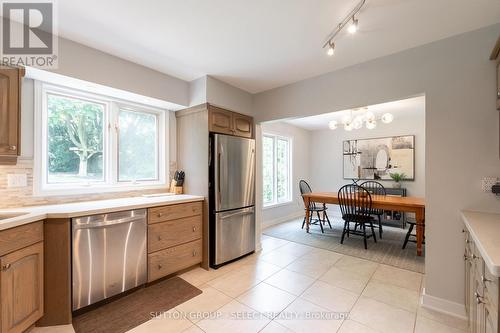 101 Hunt Club Drive, London, ON - Indoor Photo Showing Kitchen