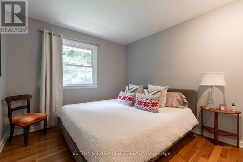 101 Hunt Club Drive, London, ON - Indoor Photo Showing Bedroom