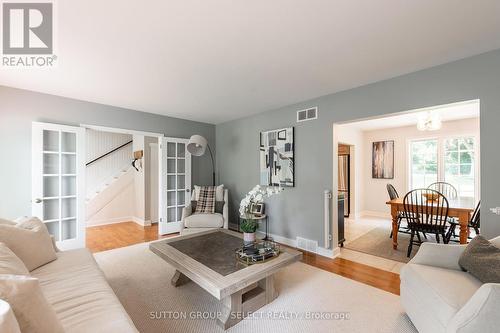 101 Hunt Club Drive, London, ON - Indoor Photo Showing Living Room