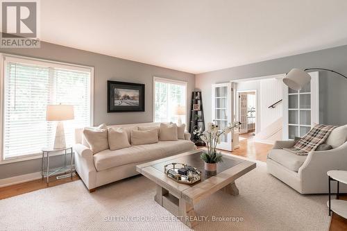 101 Hunt Club Drive, London, ON - Indoor Photo Showing Living Room