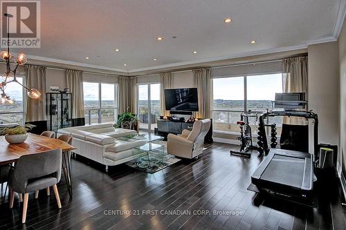 2403 - 330 Ridout Street N, London, ON - Indoor Photo Showing Living Room