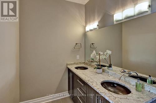 2403 - 330 Ridout Street N, London, ON - Indoor Photo Showing Bathroom