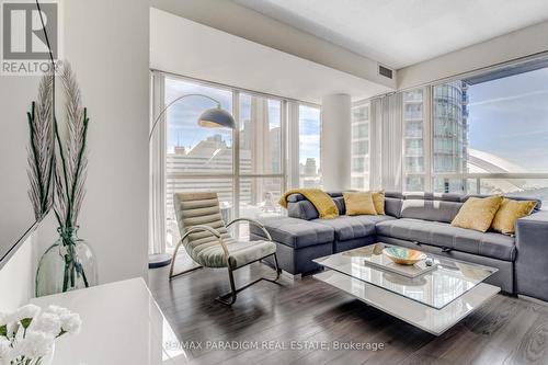 1702 - 352 Front Street W, Toronto, ON - Indoor Photo Showing Living Room