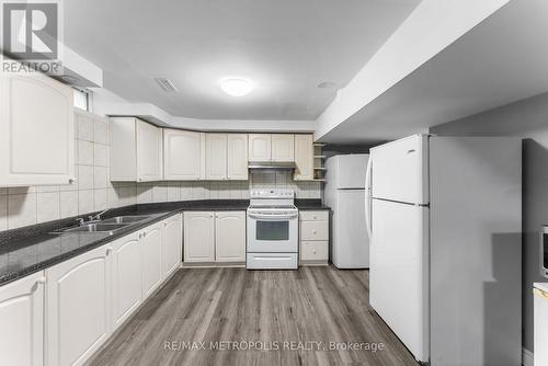 13 Hedgerow Avenue, Brampton, ON - Indoor Photo Showing Kitchen With Double Sink