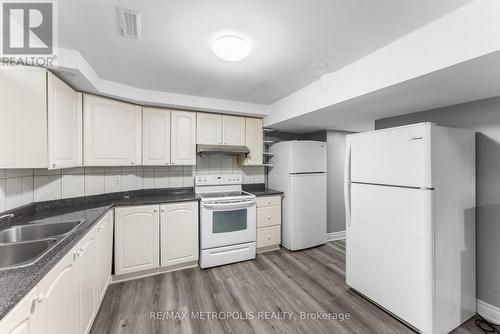 13 Hedgerow Avenue, Brampton, ON - Indoor Photo Showing Kitchen With Double Sink