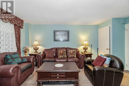 5 Greenleaf Crescent, Brampton, ON - Indoor Photo Showing Living Room