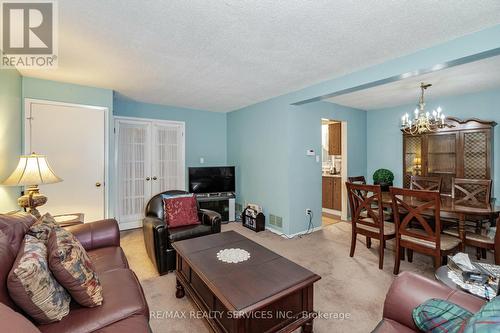 5 Greenleaf Crescent, Brampton, ON - Indoor Photo Showing Living Room