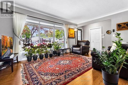 72 Richelieu Drive, St. Catharines, ON - Indoor Photo Showing Living Room