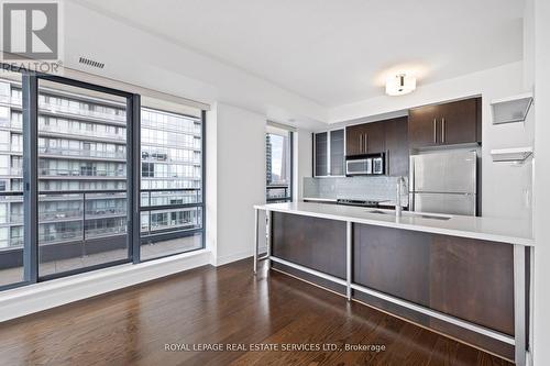 2002 - 438 King Street W, Toronto, ON - Indoor Photo Showing Kitchen