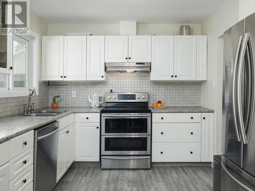 8336 Cantle Drive, Prince George, BC - Indoor Photo Showing Kitchen With Double Sink