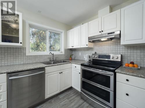 8336 Cantle Drive, Prince George, BC - Indoor Photo Showing Kitchen With Double Sink