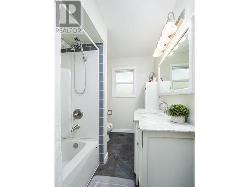 8336 Cantle Drive, Prince George, BC - Indoor Photo Showing Bathroom