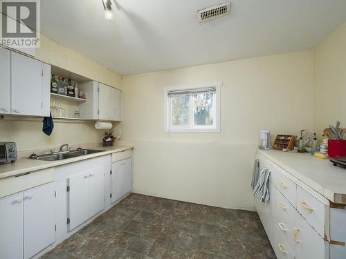 8336 Cantle Drive, Prince George, BC - Indoor Photo Showing Kitchen With Double Sink