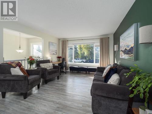 8336 Cantle Drive, Prince George, BC - Indoor Photo Showing Living Room