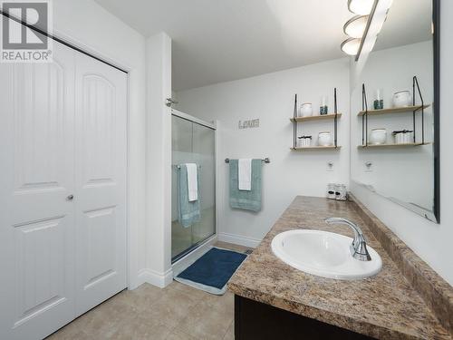 7174 Westgate Avenue, Prince George, BC - Indoor Photo Showing Bathroom