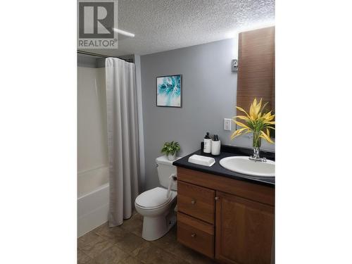 7174 Westgate Avenue, Prince George, BC - Indoor Photo Showing Bathroom