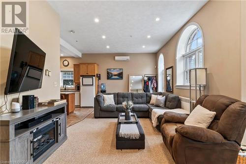 355 Princess Street Unit# 1, Shallow Lake, ON - Indoor Photo Showing Living Room