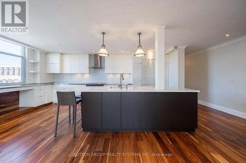 Ph01 - 335 Lonsdale Road, Toronto, ON - Indoor Photo Showing Kitchen With Upgraded Kitchen