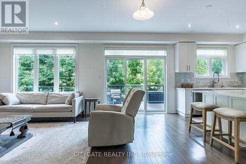 44 Elysian Fields Circle, Brampton, ON - Indoor Photo Showing Living Room