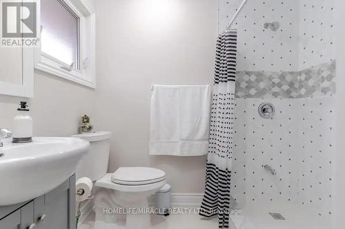 10690 Trafalgar Road, Halton Hills, ON - Indoor Photo Showing Bathroom