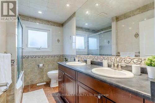 10690 Trafalgar Road, Halton Hills, ON - Indoor Photo Showing Bathroom