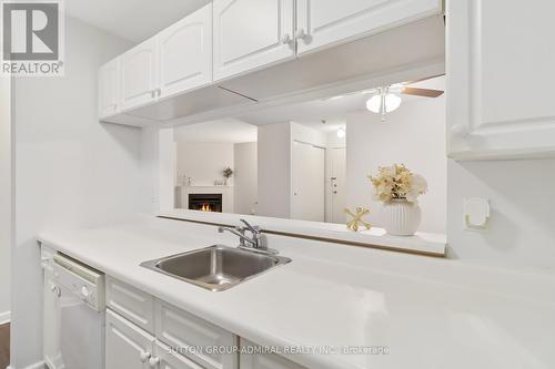 522 - 1450 Glen Abbey Gate, Oakville, ON - Indoor Photo Showing Kitchen