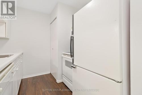 522 - 1450 Glen Abbey Gate, Oakville, ON - Indoor Photo Showing Kitchen