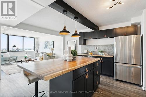 Lph8 - 25 Fairview Road W, Mississauga, ON - Indoor Photo Showing Kitchen