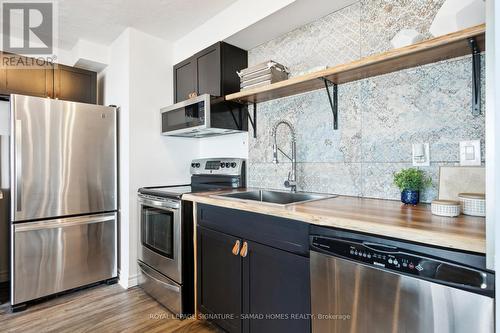 Lph8 - 25 Fairview Road W, Mississauga, ON - Indoor Photo Showing Kitchen