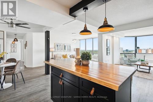 Lph8 - 25 Fairview Road W, Mississauga, ON - Indoor Photo Showing Dining Room