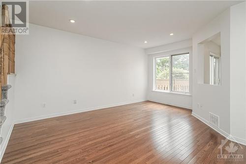 Bright spacious main level - 79 Locheland Crescent, Ottawa, ON - Indoor Photo Showing Other Room